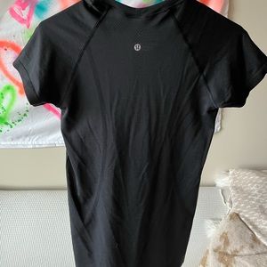 Black lululemon swiftly tech short sleeve tee